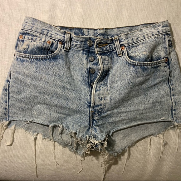 Levi’s High-Waisted Cut-Off Denim Shorts - Picture 1 of 2